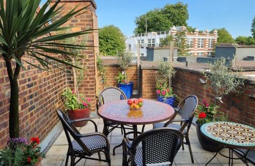 Leyton Apartment | Contemporary Open Plan Penthouse