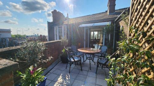 Leyton Apartment | Contemporary Open Plan Penthouse