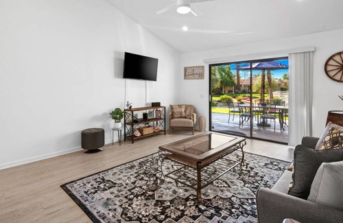 Palm Desert Condo | Contemporary Palm Desert Getaway | Community Pool, BBQ, Golf & More | Palm Desert Oasis