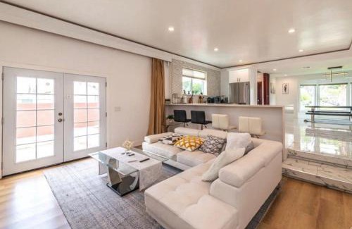 Los Angeles House | Contemporary Private Room 7