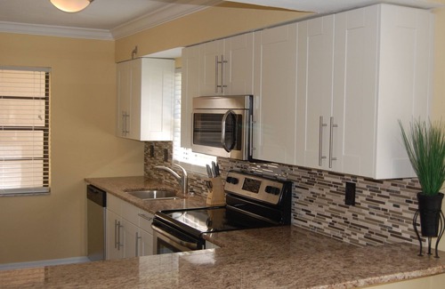 Marco Island Condo | Contemporary Retreat Across from the Beach!