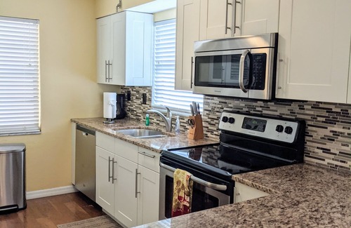 Marco Island Condo | Contemporary Retreat Across from the Beach!