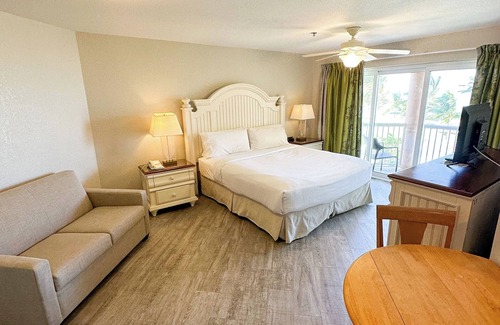 Crystal Harbour Resort | Contemporary Seaside Retreat! 3 Pet-friendly Rooms, Island View, Onsite Pool