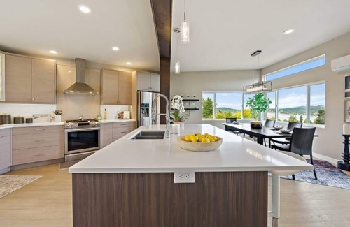 Bryn Mawr-Skyway House | Contemporary Seattle View Home
