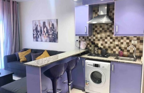 Al Swaifyeh Apartment | Contemporary studio 13 mins to downtown - few steps to great foods, cafes, shops