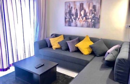 Al Swaifyeh Apartment | Contemporary studio 13 mins to downtown - few steps to great foods, cafes, shops