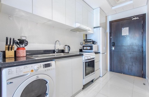 Jumeirah Village Apartment | Contemporary Studio-Ghalia Tower