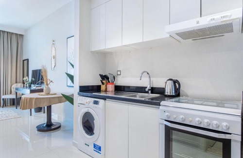 Jumeirah Village Apartment | Contemporary Studio-Ghalia Tower