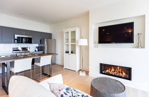 Regional District of Nanaimo House | Contemporary Studio with Panoramic Ocean Views