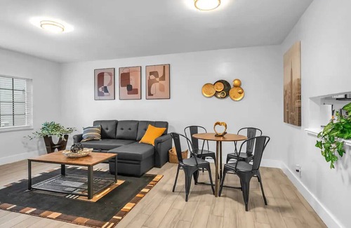 Pembroke Pines Condo | Contemporary & stylish 1/1.5 Condo - Pembroke Pines