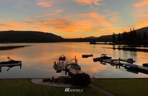 Sudden Valley House | Contemporary style waterfront home on Lake Whatcom