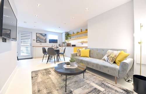 Bishop's House | Contemporary Townhouse close to the Southbank & City Centre