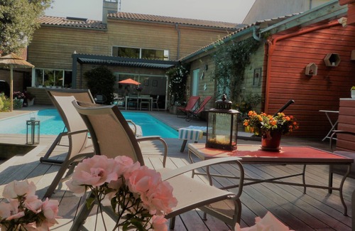 Lagord Villa | Contemporary villa of 160 m2 with swimming pool in enclosed park with trees