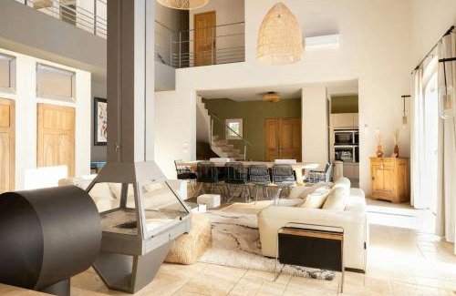 Sollies-Toucas House | Contemporary Villa With Pool In Provence