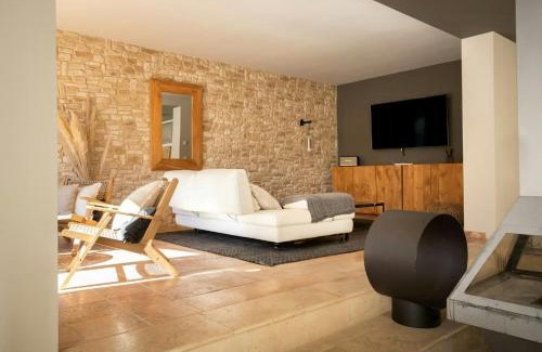 Sollies-Toucas House | Contemporary Villa With Pool In Provence