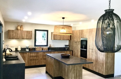 Liausson House | Contemporary villa T7 with breathtaking view of the lake