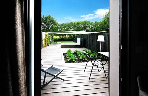 Pleuven Villa | Contemporary villa with outdoor Jacuzzi