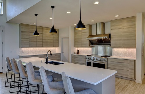 Sheridan House | Contemporary Wyoming Luxury- Midcentury Modern, mountain views & rooftop deck