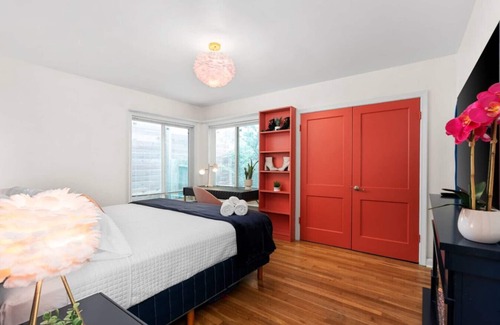 Greater South River City House | Content Casa: Near Bars/Pool/DT + Hot Tub/Patio