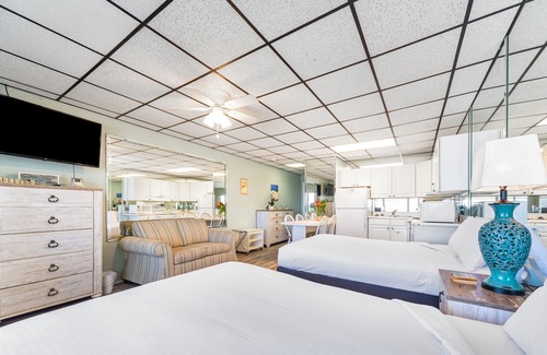 Panama City Beach Condo | Continental #306 | Beach Bar + Excellent Location!