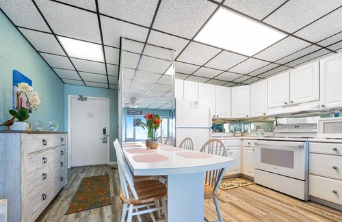 Panama City Beach Condo | Continental #306 | Beach Bar + Excellent Location!