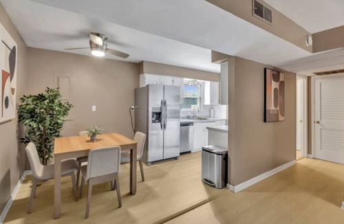Newburgh Apartment | *Contract-Worker Friendly* Convenient 1 Bedroom