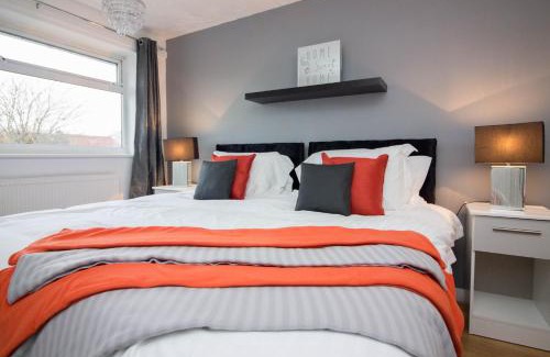 Walsall Apartment | Contractor House & M54 & Free Parking