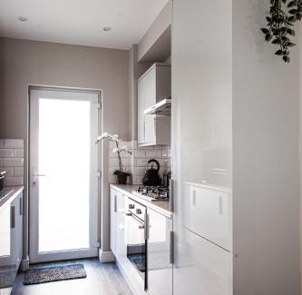 Middlesbrough Apartment | Contractor house, sleeps 7, close to restaurant's & bars, long stays available, Oveyo Accommodation