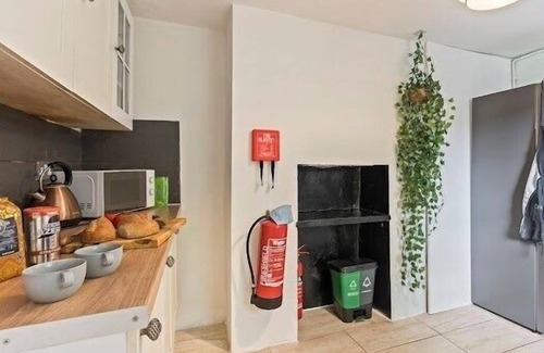 Bristol House | !* Contractors,discounts,parking,WIFI, Central *!