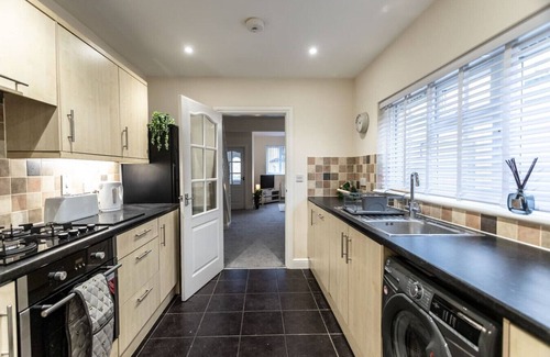 Swindon House | Contractors*Long Stays Discounts*Wyvern