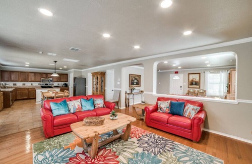 Live Oak House | Contractors, Spacious, JBSA- Randolph, Ft. Sam, Pearl, Riverwalknn