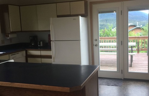 Salmon Creek House | CONVENIENCE WITH A VIEW!