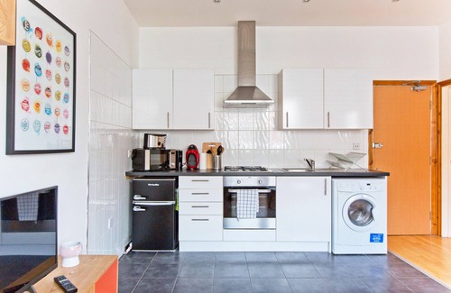 Canonbury Apartment | Convenient 1 bedroom apartment with parking