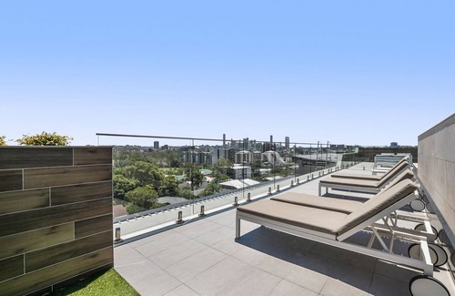 Toowong Apartment | Convenient 2-Bed Apartment