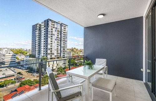 Toowong Apartment | Convenient 2-Bed Apartment