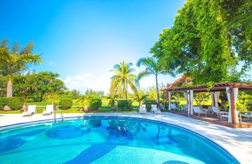 Zona Hotelera House | Convenient 2 bedroom apartment in Cancun.