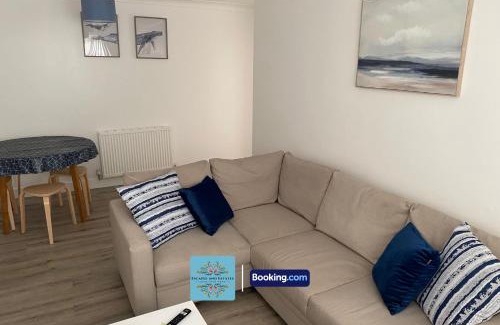 Oldbury Apartment | Convenient 2-bedroom Second Floor Flat By Escape & Estates Short Lets & Serviced Accommodation Oldbury with Free Parking