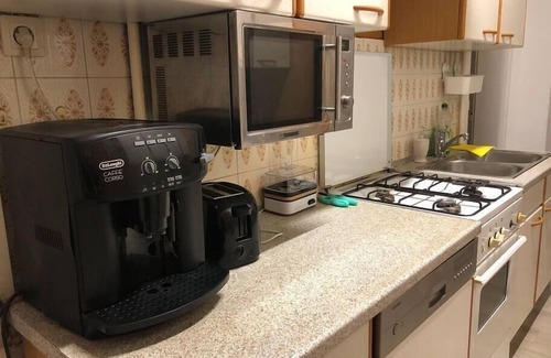 Brigittenau Apartment | Convenient 3BR Apt. near Danube & Millenium Tower