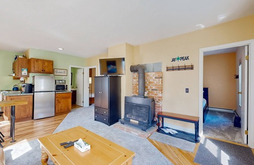 Proctorsville Condo | Convenient 3BR condo, close to Okemo, wifi, TV, village dining & walking