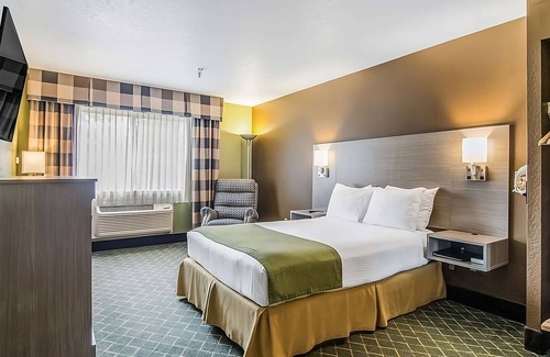 Poulsbo Resort | Convenient Accommodation in GuestHouse Poulsbo! Free Breakfast and Parking!