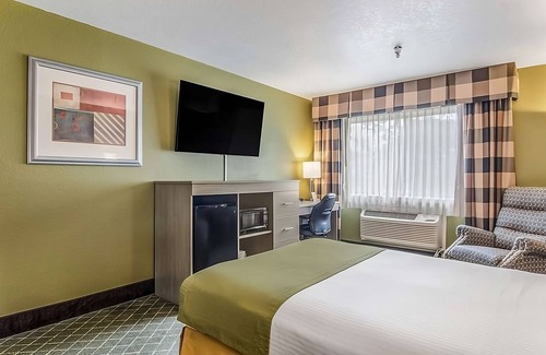 Poulsbo Resort | Convenient Accommodation in GuestHouse Poulsbo! Free Breakfast and Parking!