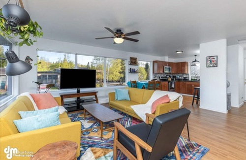 South Addition Apartment | Convenient Anchorage Loft near Downtown, Restaurants, Airport, and Trails