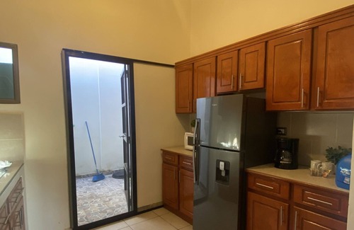El Palmar House | Convenient and spacious privet property 2 b 2 bth. Near the mall.