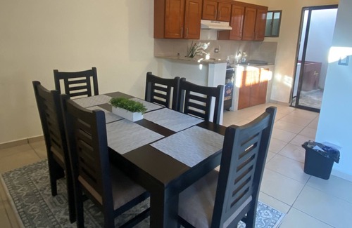 El Palmar House | Convenient and spacious privet property 2 b 2 bth. Near the mall.