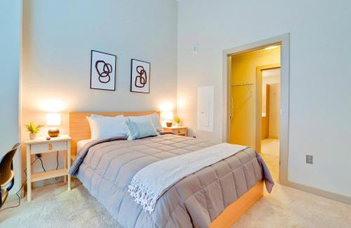 Crystal City Apartment | Convenient Apartment Near Major Sights