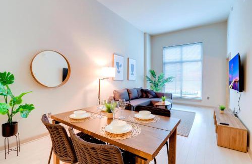 Crystal City Apartment | Convenient Apartment Near Major Sights