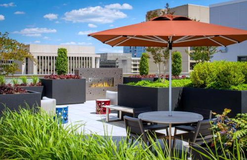 Crystal City Apartment | Convenient Apartment Near Major Sights
