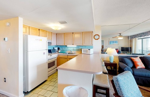 North Ocean City Condo | Convenient beachfront condo with balcony & views