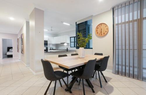Darwin City Centre Apartment | Convenient CBD Location with Pool Gym & walk to shops