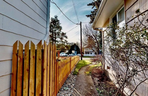 Snohomish Apartment | Convenient, Clean Apartment w/Air Conditioning, Smart TV, Covered Parking